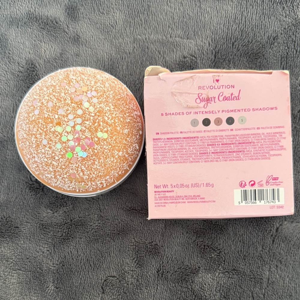 I Heart Revolution Sugar Coated Shimmery Eyeshadow Compact  New